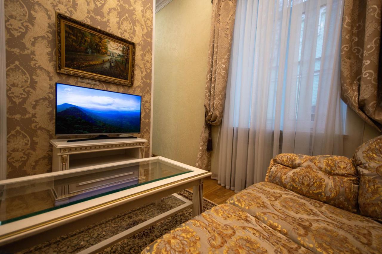 Kyiv Classic Apartment ภายนอก รูปภาพ