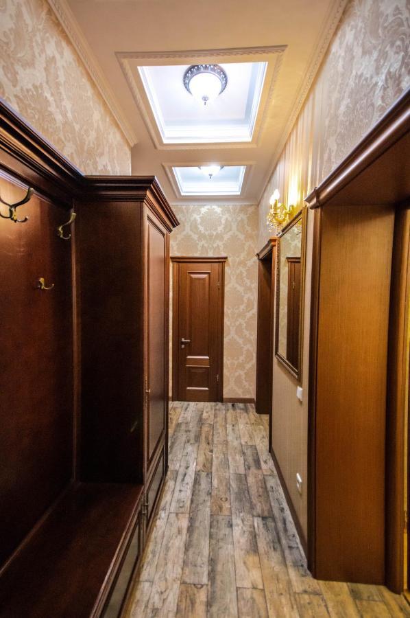 Kyiv Classic Apartment ภายนอก รูปภาพ