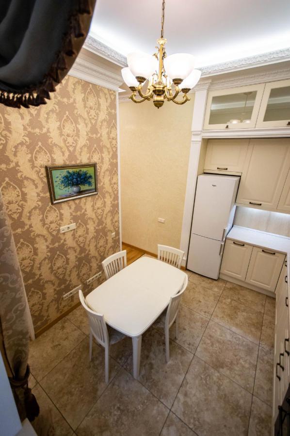 Kyiv Classic Apartment ภายนอก รูปภาพ