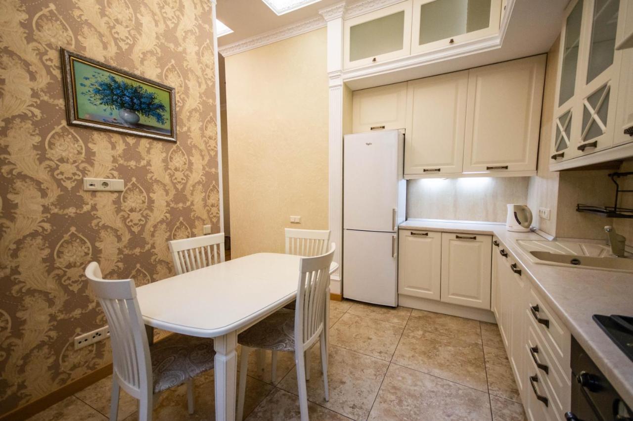 Kyiv Classic Apartment ภายนอก รูปภาพ