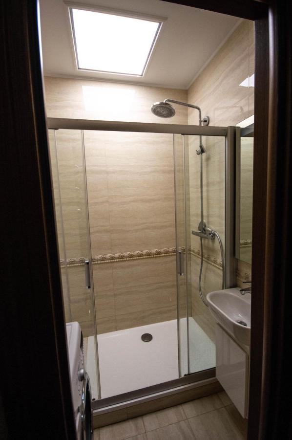 Kyiv Classic Apartment ภายนอก รูปภาพ